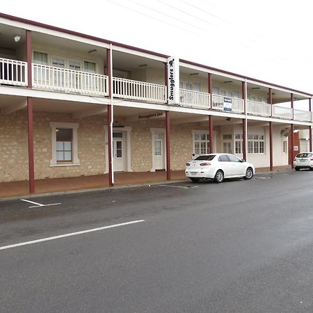 Smugglers Inn Studio Apartments Victor Harbor Exterior photo