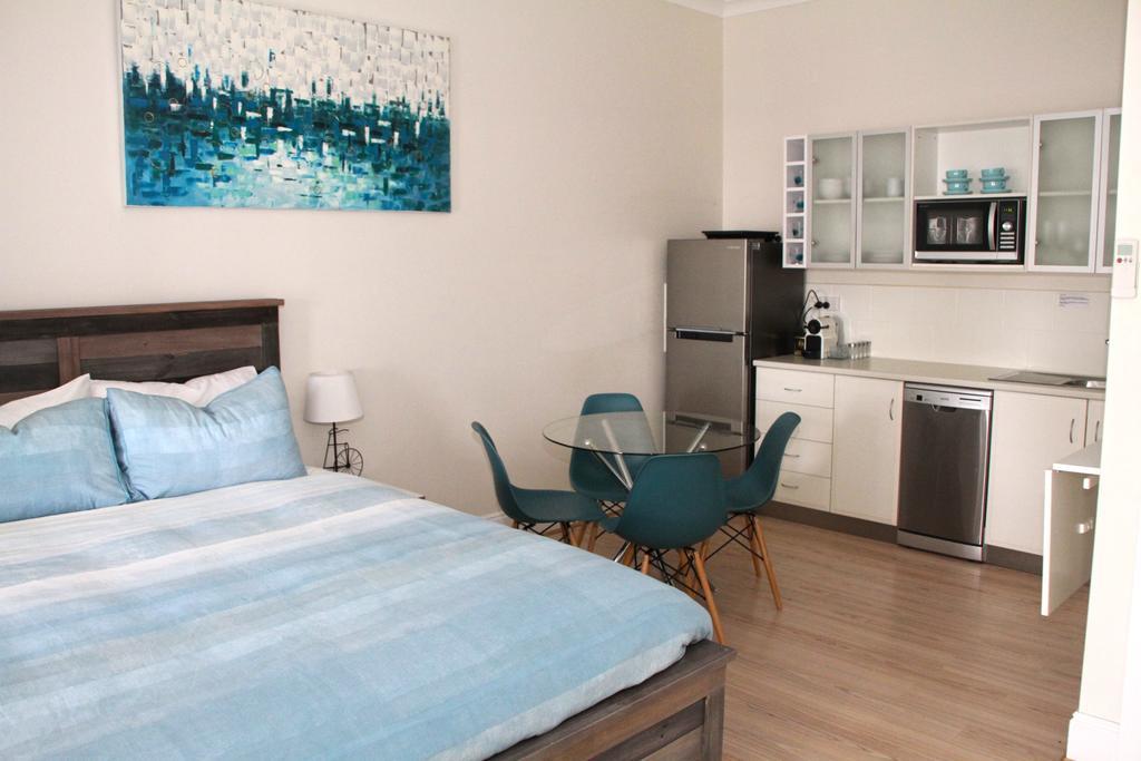 Smugglers Inn Studio Apartments Victor Harbor Exterior photo