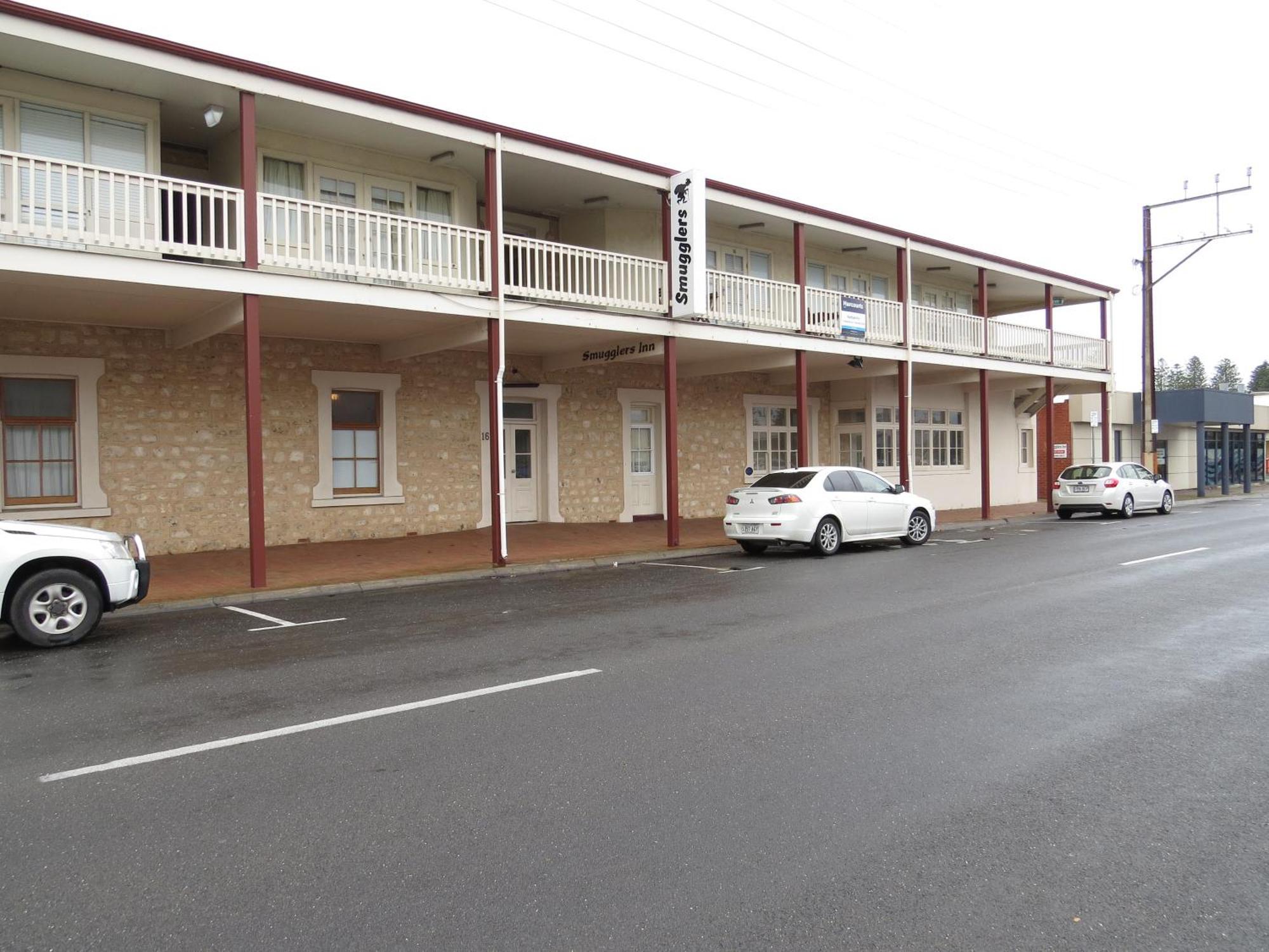 Smugglers Inn Studio Apartments Victor Harbor Exterior photo